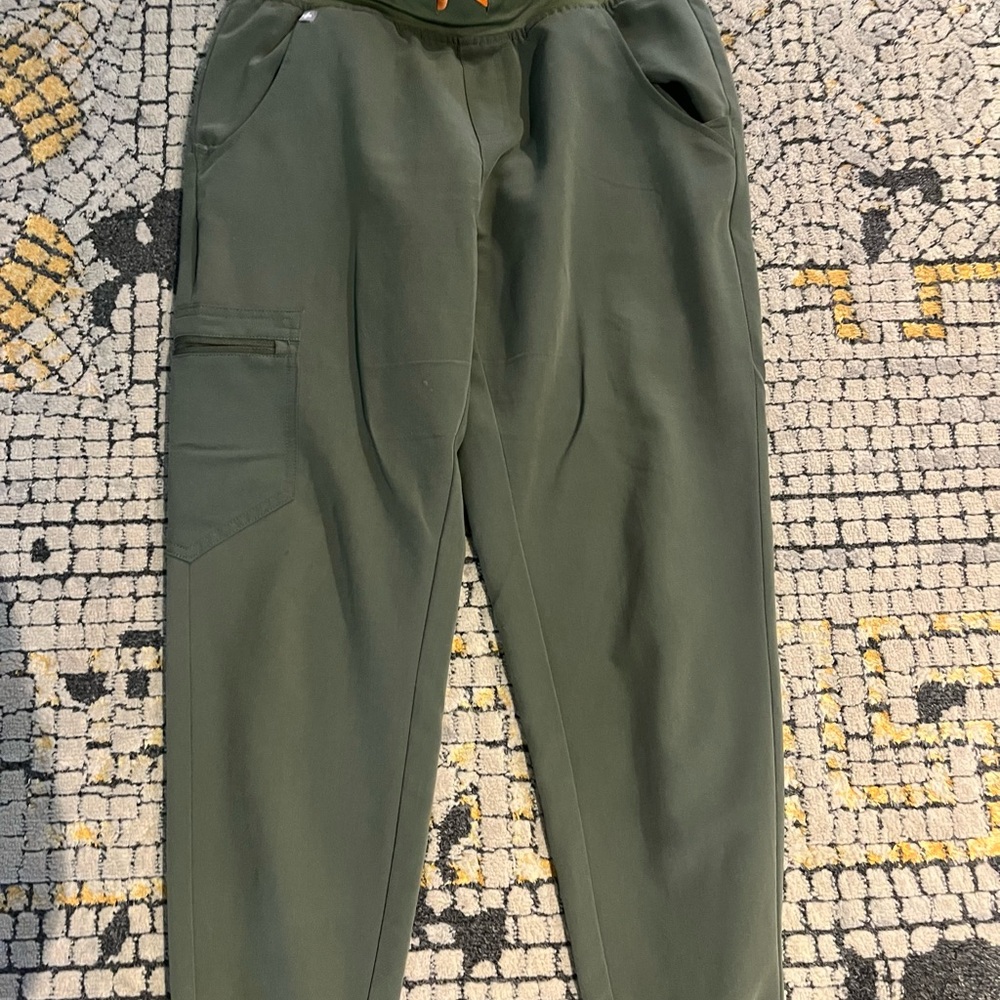 Figs Moss Zamora Petite Jogger Scrub Pants